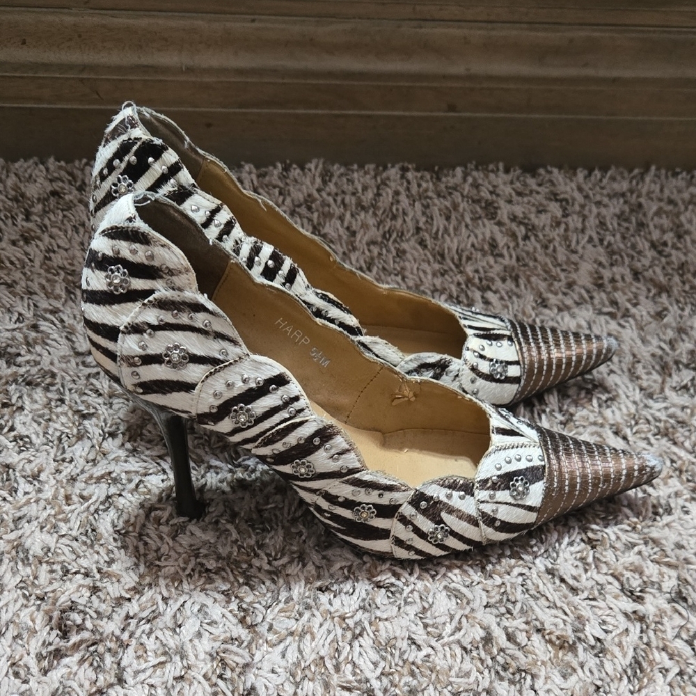 N.Y.L.A. Black and White Patterned Heels with Gold Accents - Picture 2 of 5